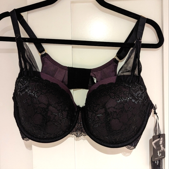 Ashley Graham 38DD - Picture 1 of 4